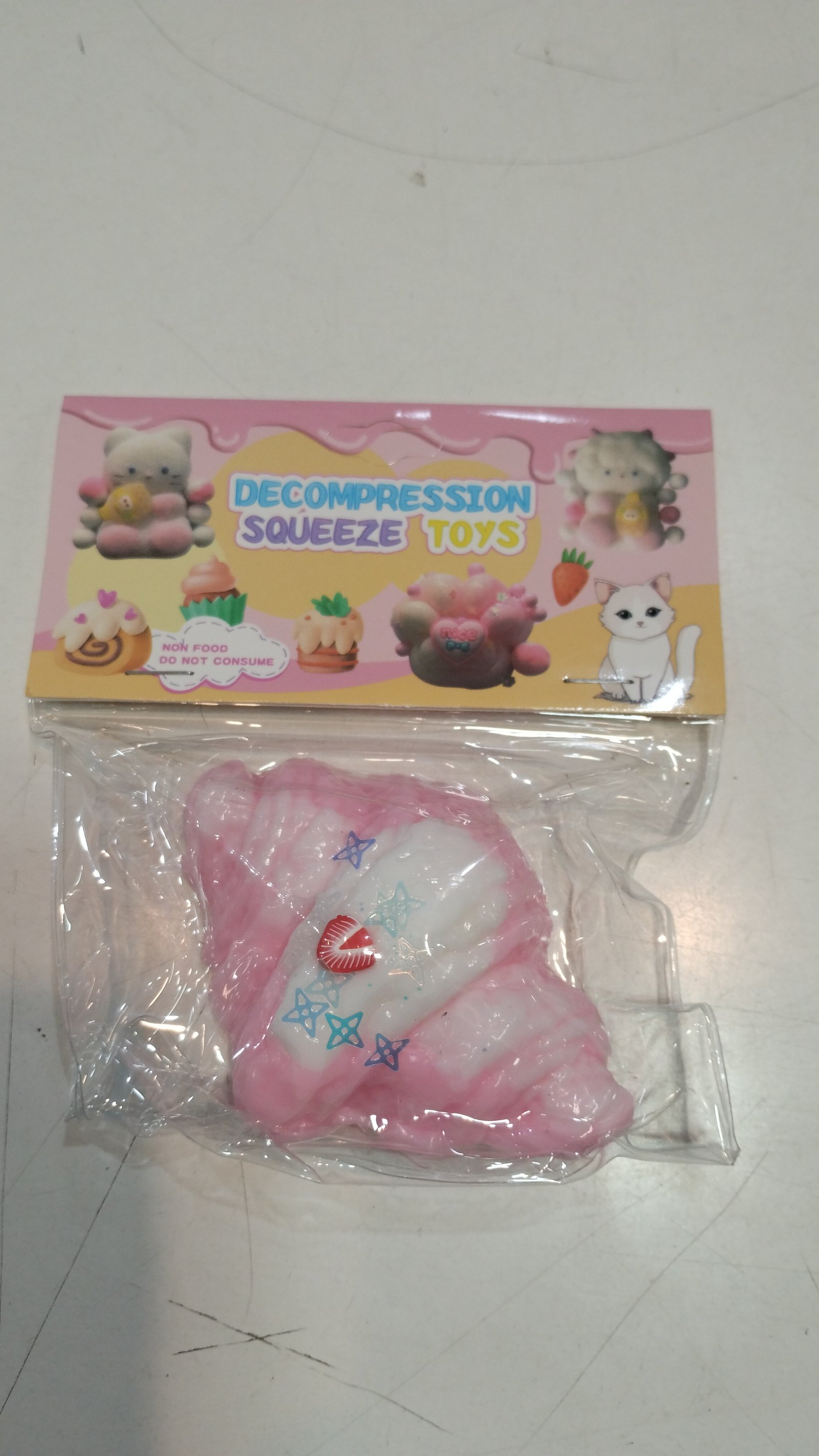 SQUISHY CROASSANT DECOMPRESSION SQUEEZE TOYS