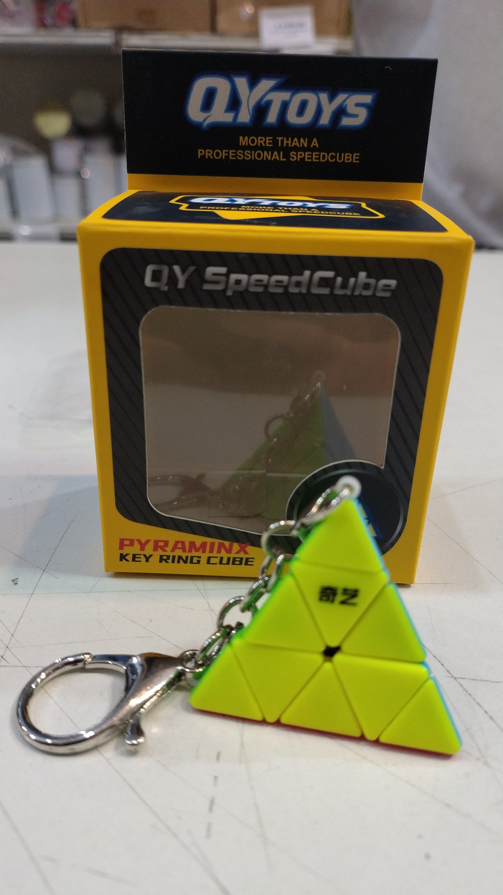 CUBO MINI PIRAMIDE LLAVERO